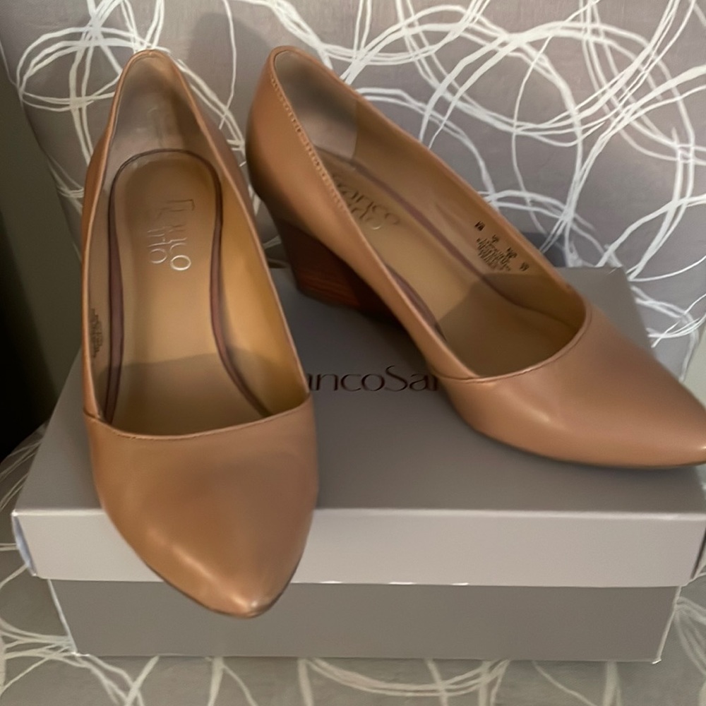 Wedge dress shoes